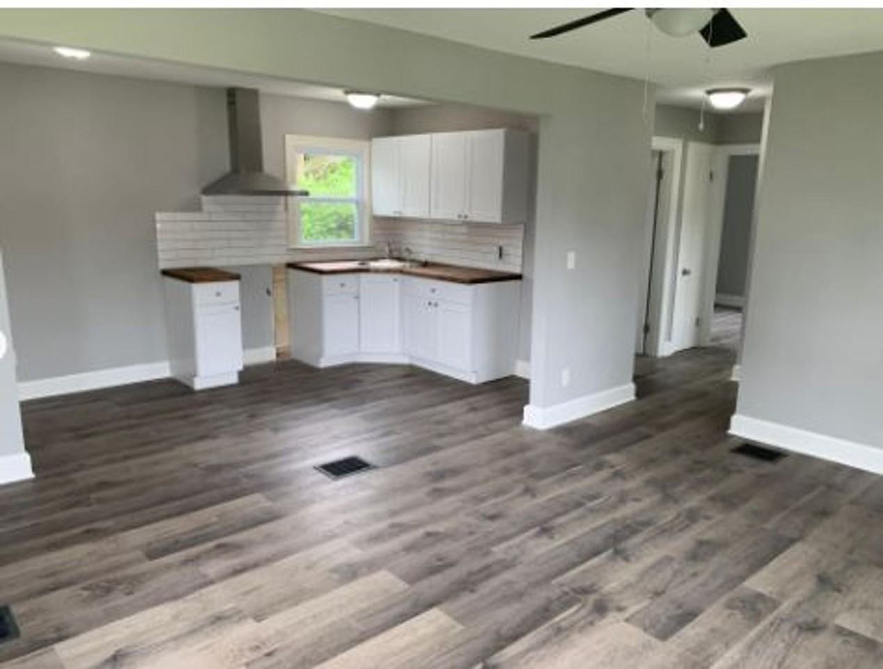 99 Woodford Dr - Photo 2 of 7