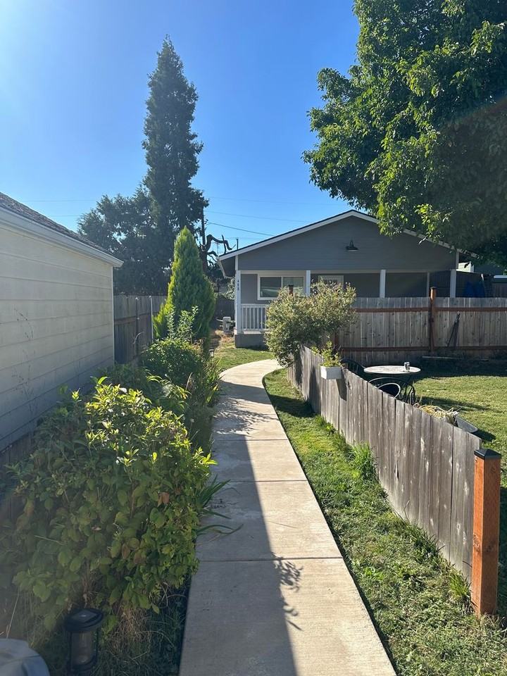 488 17th St - Photo 3 of 20