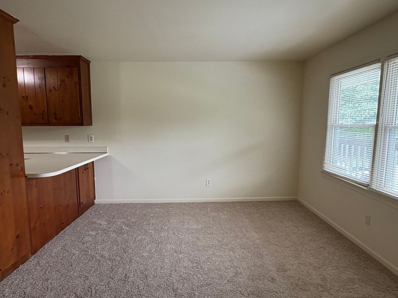 2542 Cedarwood Dr - Photo 2 of 9