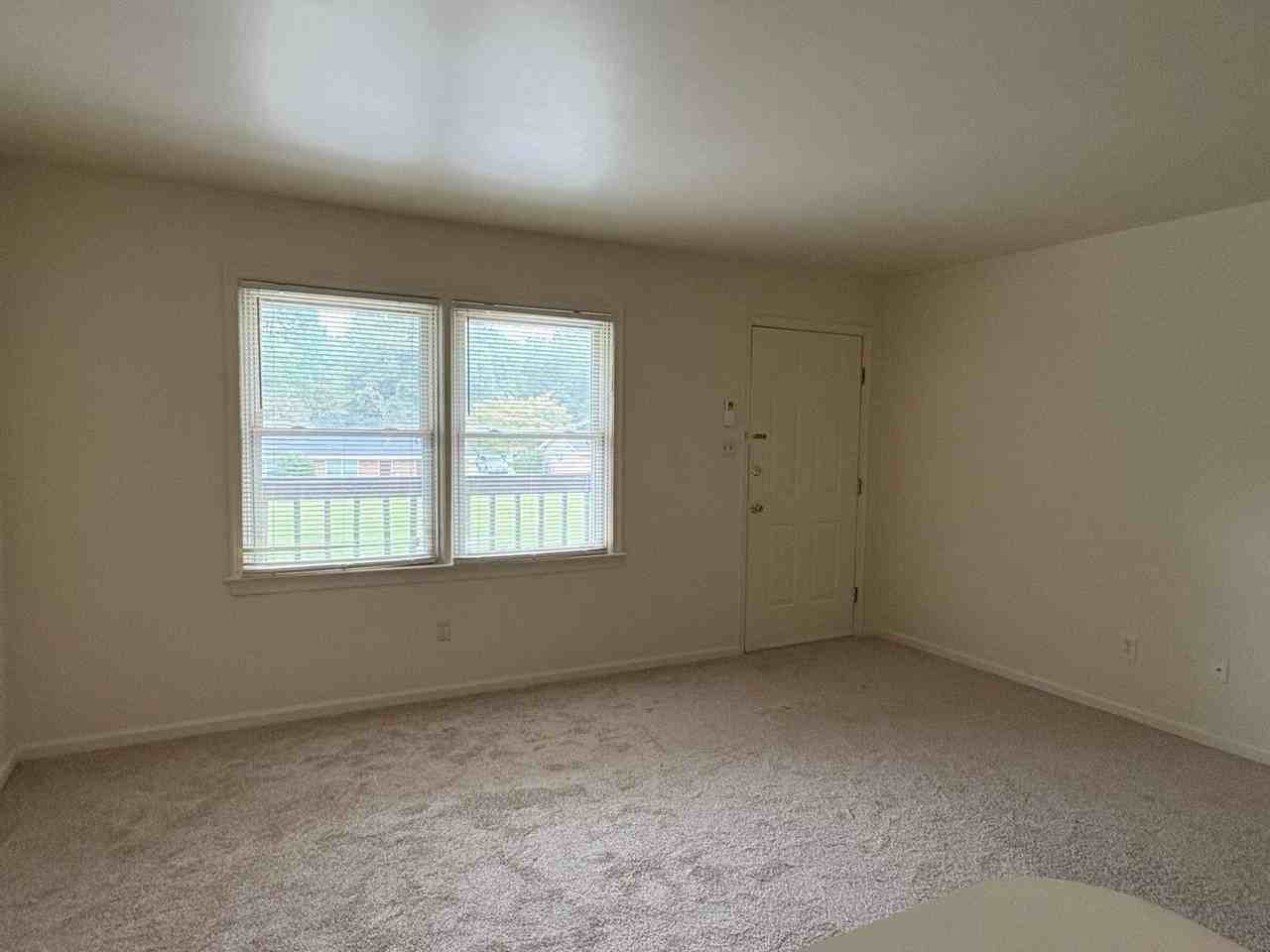 2542 Cedarwood Dr - Photo 3 of 9