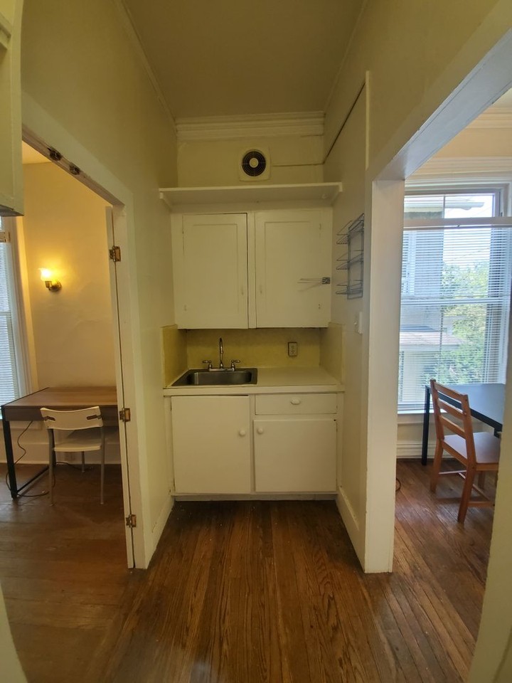 519 E Buffalo Street - Photo 4 of 17