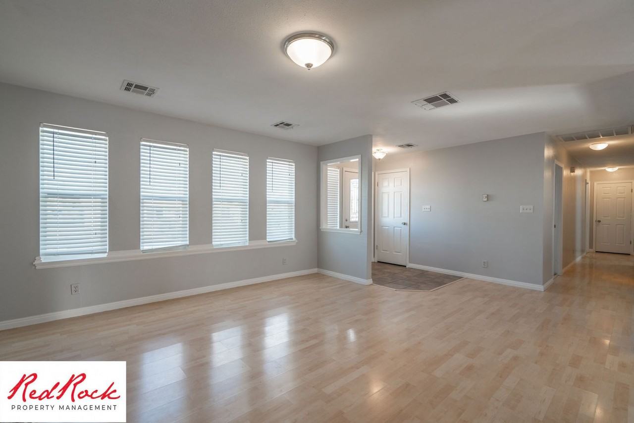 237 N Scenic Dr W - Photo 4 of 43