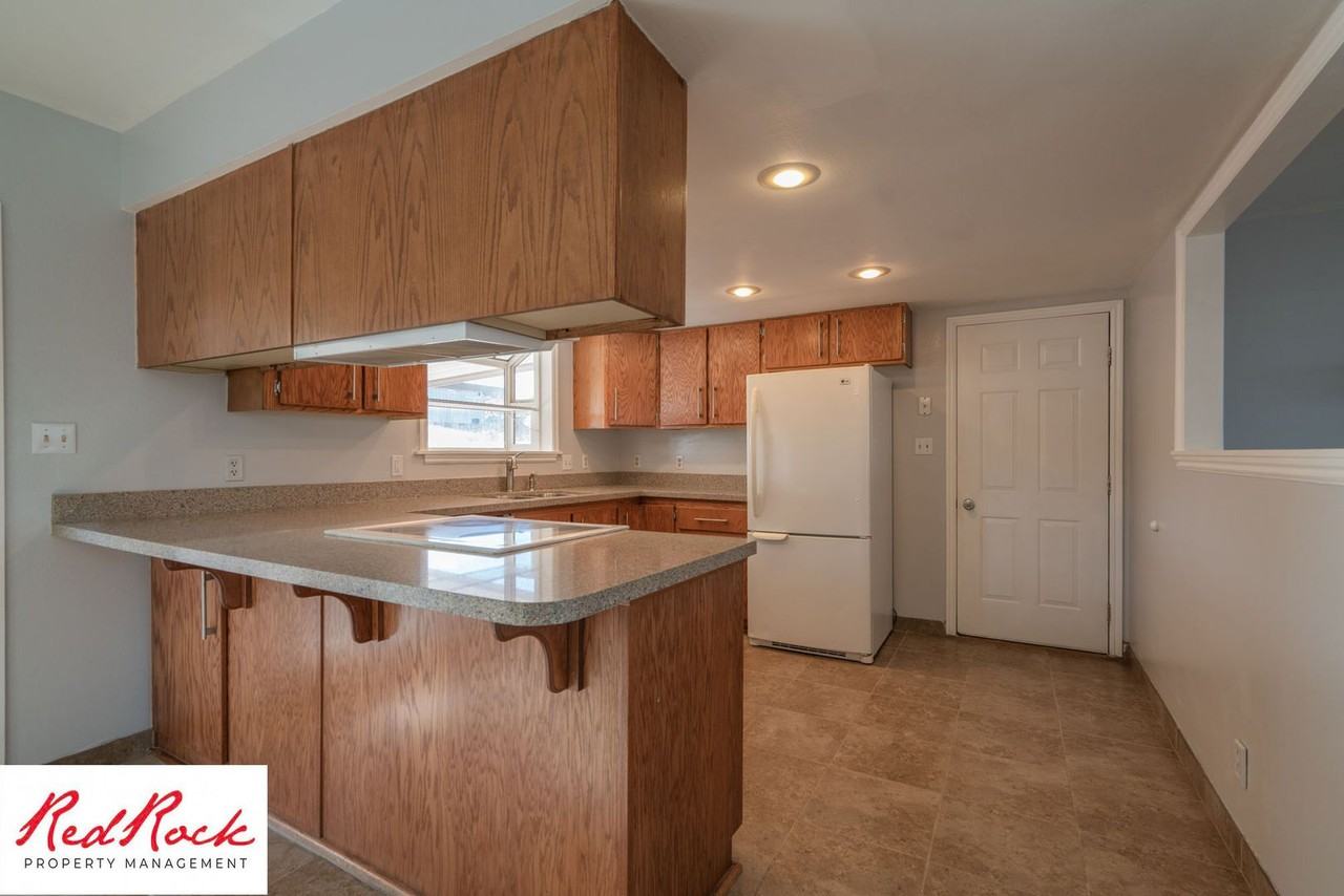 237 N Scenic Dr W - Photo 2 of 43