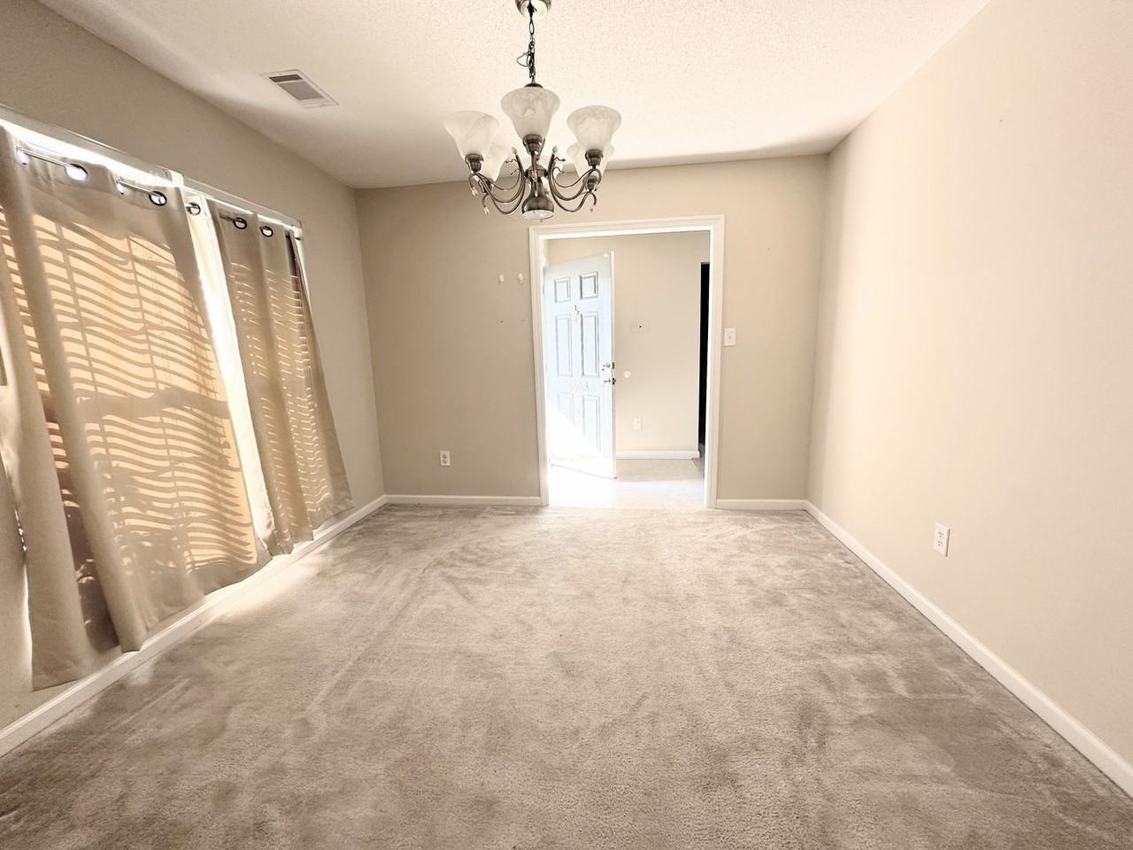 4303 Pineview Ln - Photo 7 of 17