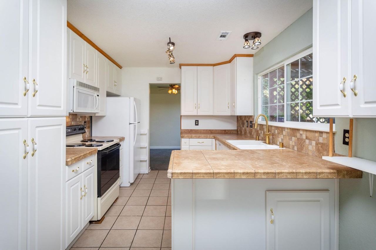 3786 Fujiyama Way - Photo 3 of 35