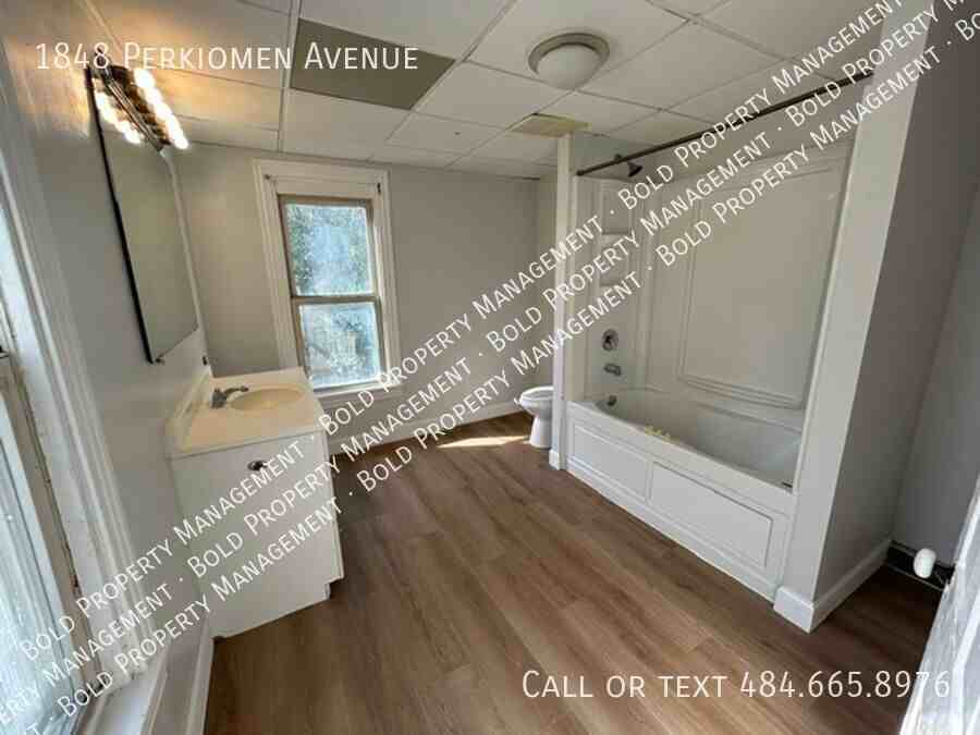 1848 Perkiomen Avenue - Photo 5 of 11