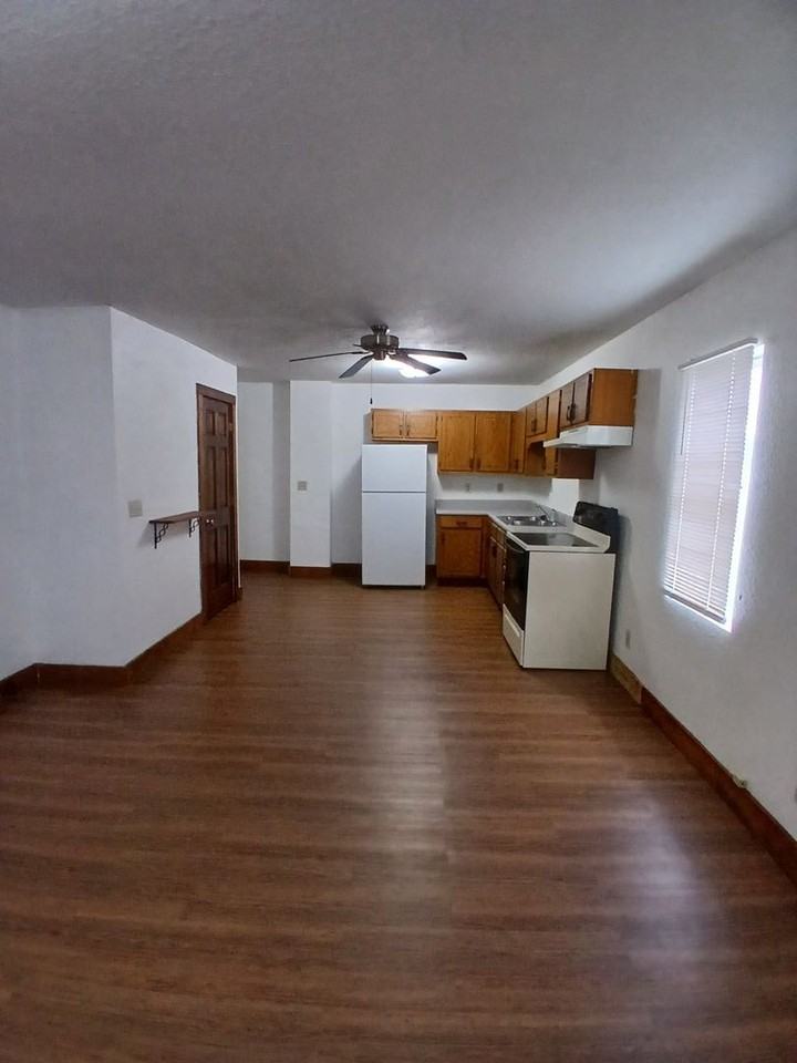 1520 12th St - Photo 2 of 12