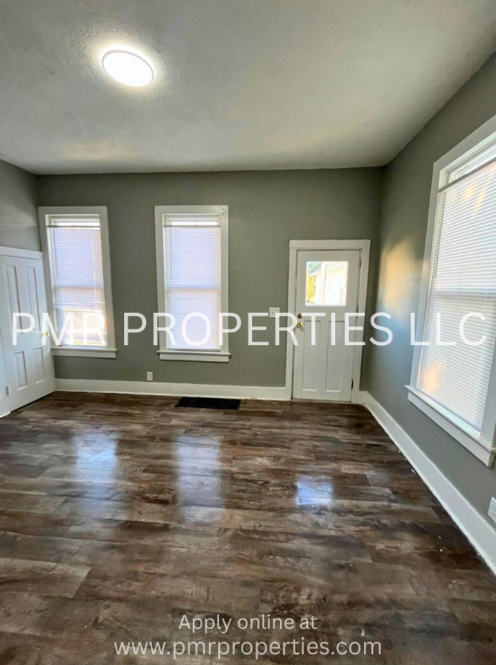 915 Bancroft St - Photo 3 of 16