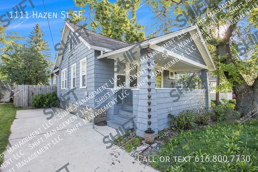 1111 Hazen St Se - Photo 2 of 15