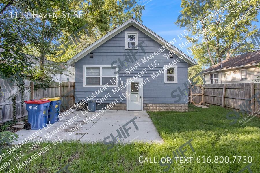 1111 Hazen St Se - Photo 3 of 15
