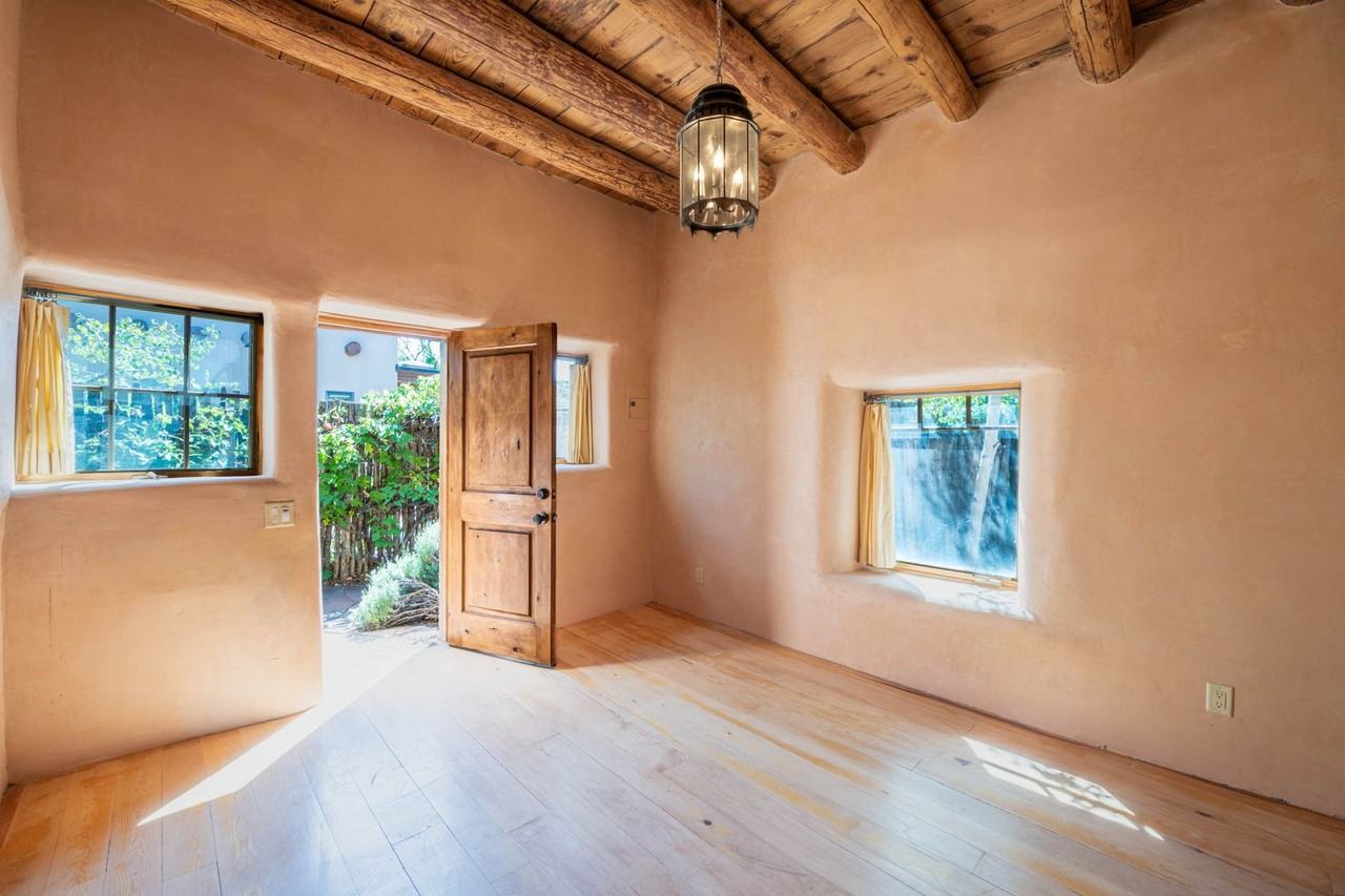 738 1/2 Agua Fria St - Photo 3 of 36