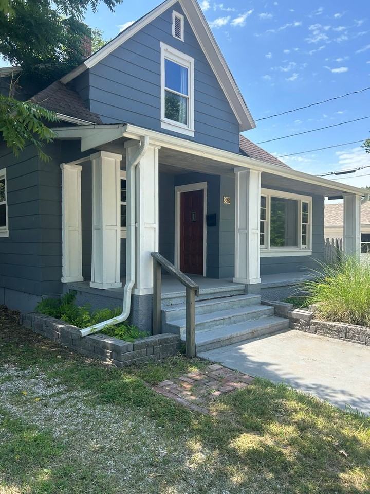 318 E Webster St - Photo 2 of 28