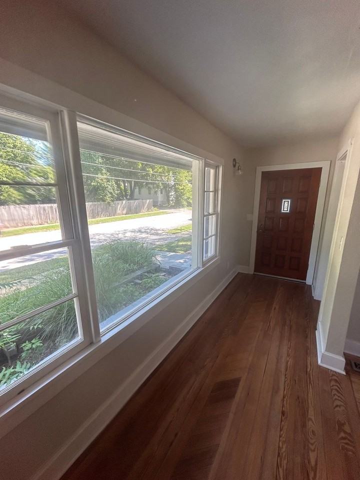 318 E Webster St - Photo 4 of 28