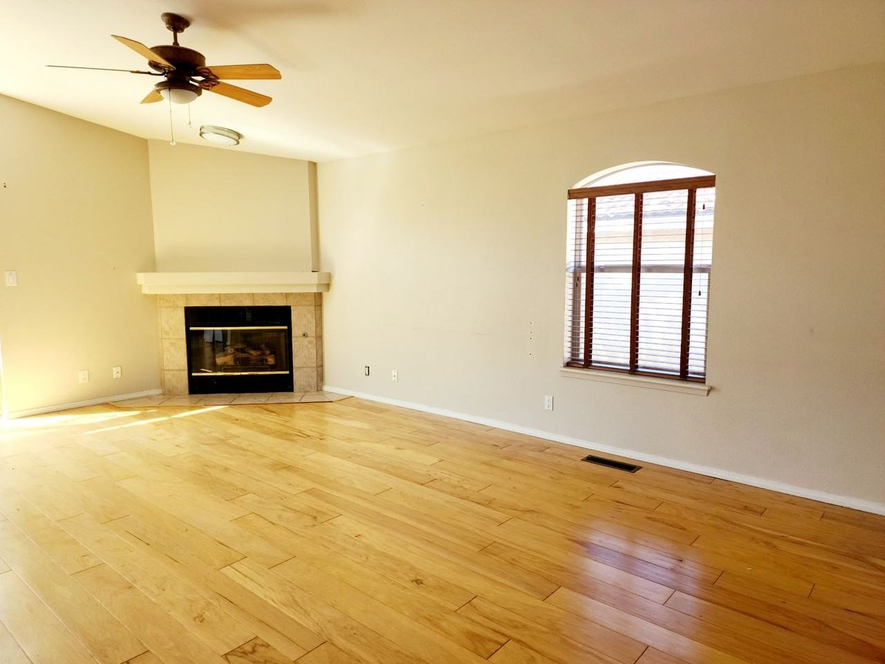 7228 Quail Springs Pl Ne - Photo 3 of 18