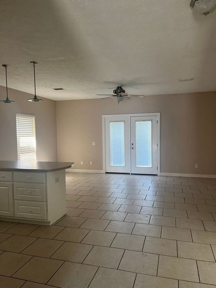 6236 Sunset Dr - Photo 3 of 15