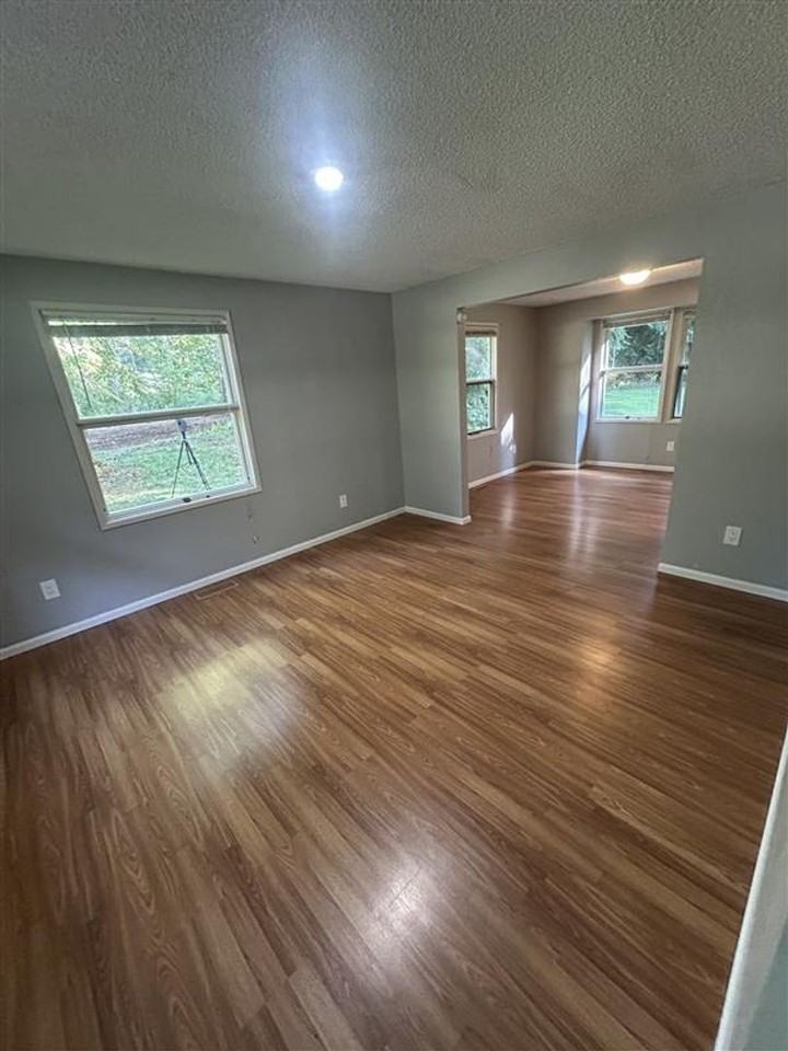 7147 Mecklem Rd - Photo 6 of 27