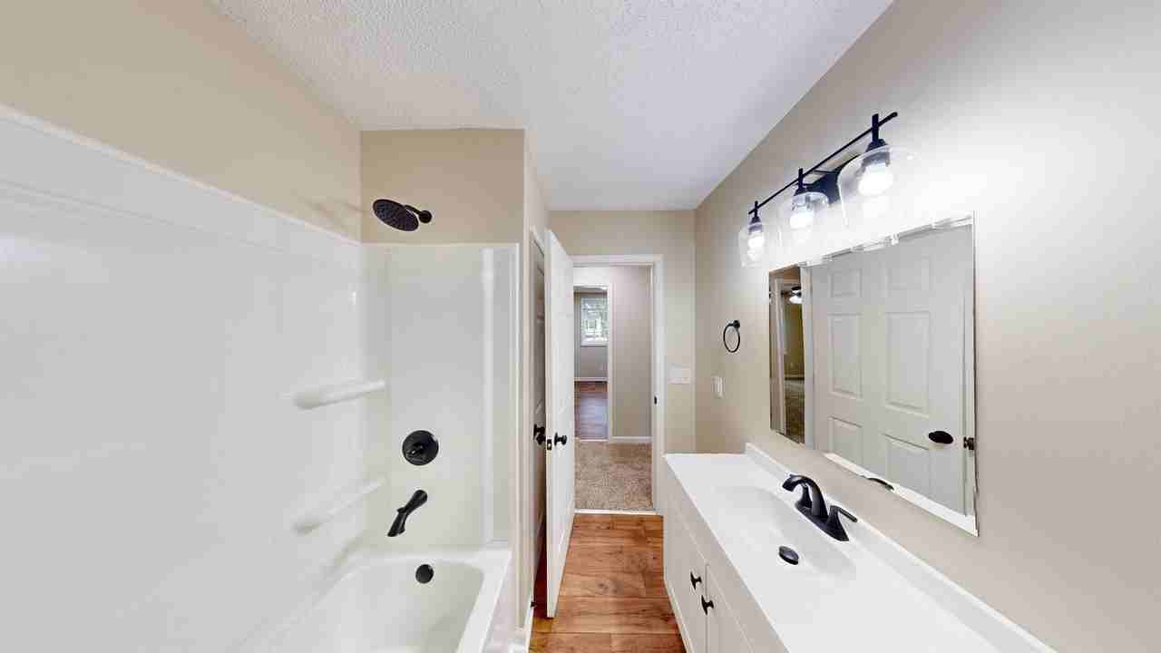 1215 Greenfield Dr - Photo 4 of 5