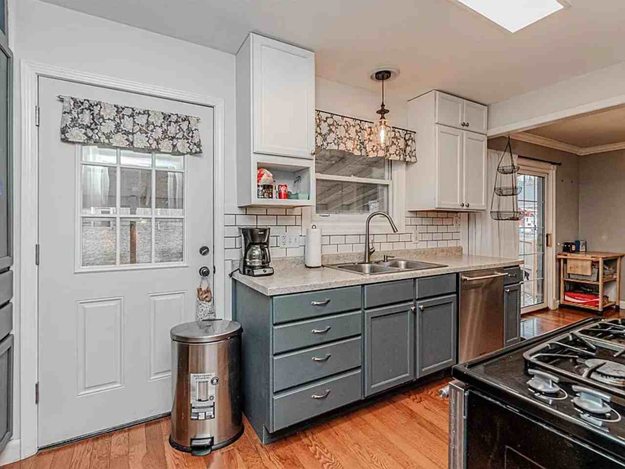 4504 Freeman Rd - Photo 5 of 18