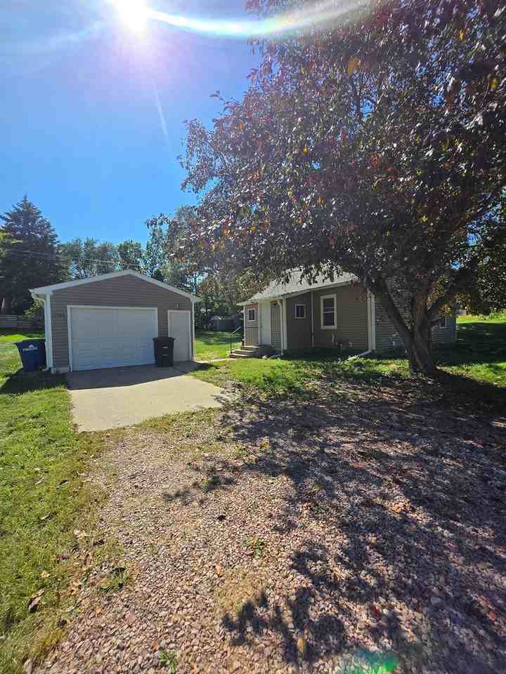 1305 W Hanson Ave - Photo 2 of 13