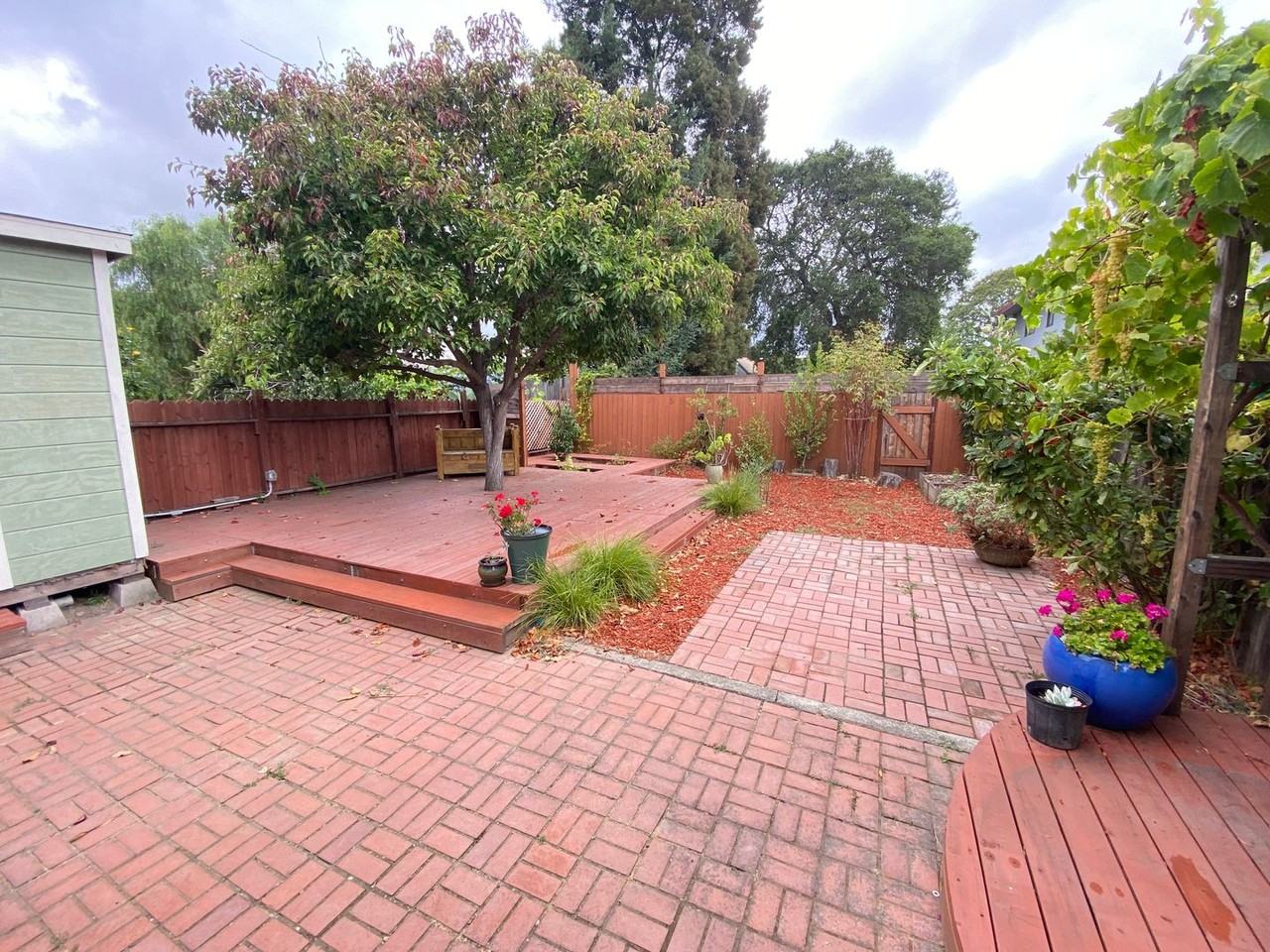 1570 Macarthur Blvd - Photo 3 of 15