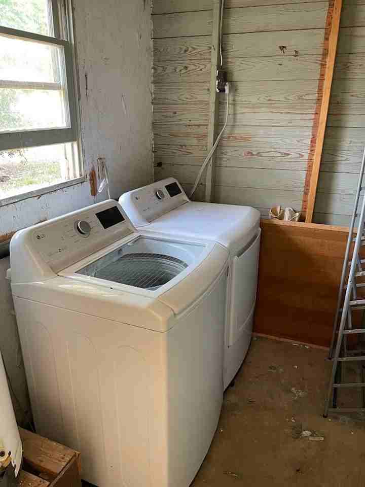 107 E Holland St - Photo 3 of 15