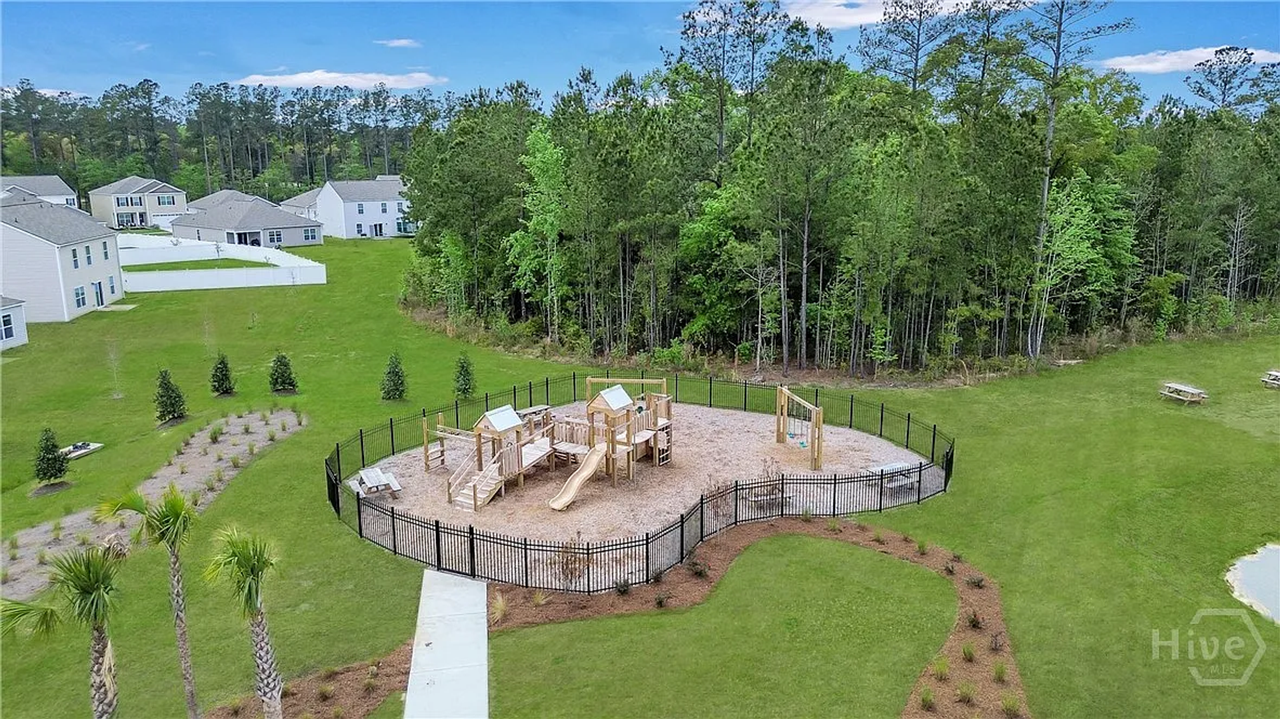 176 Kingswood Cir - Photo 4 of 24