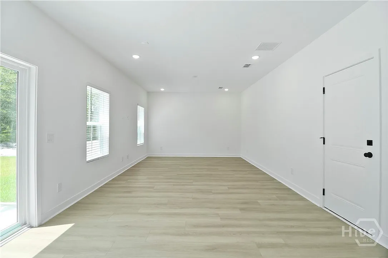 176 Kingswood Cir - Photo 5 of 24