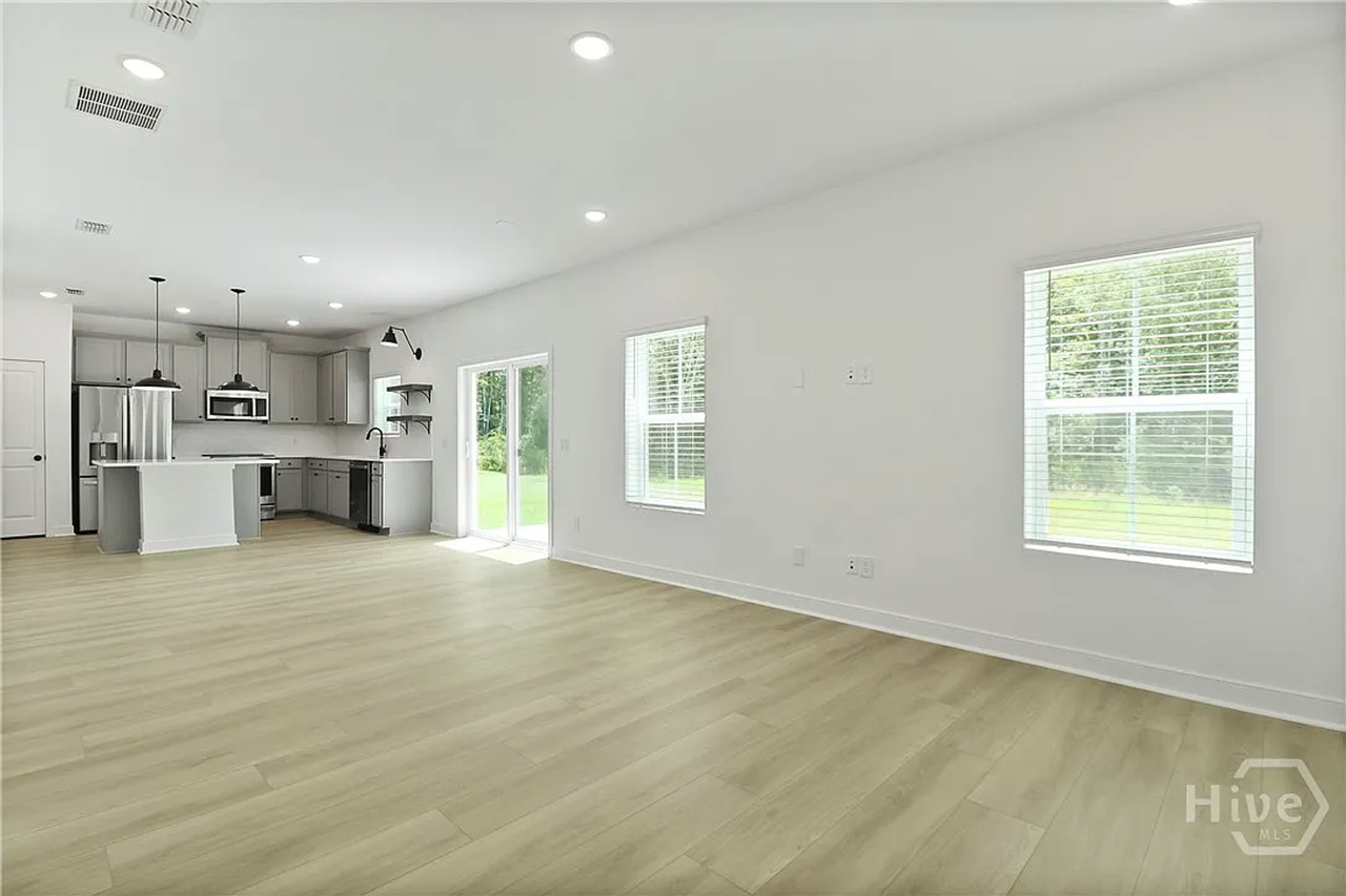 176 Kingswood Cir - Photo 6 of 24
