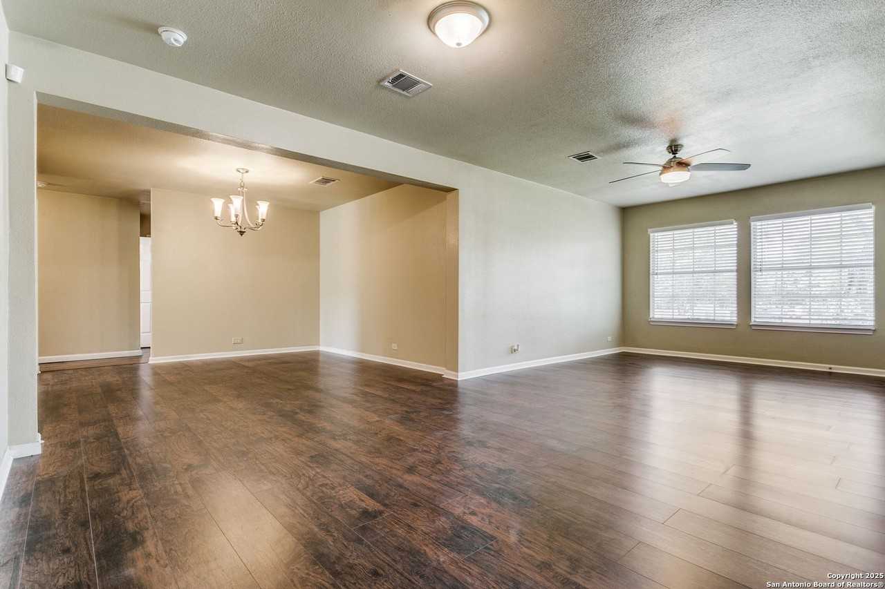 239 Arvin Drive - Photo 4 of 25