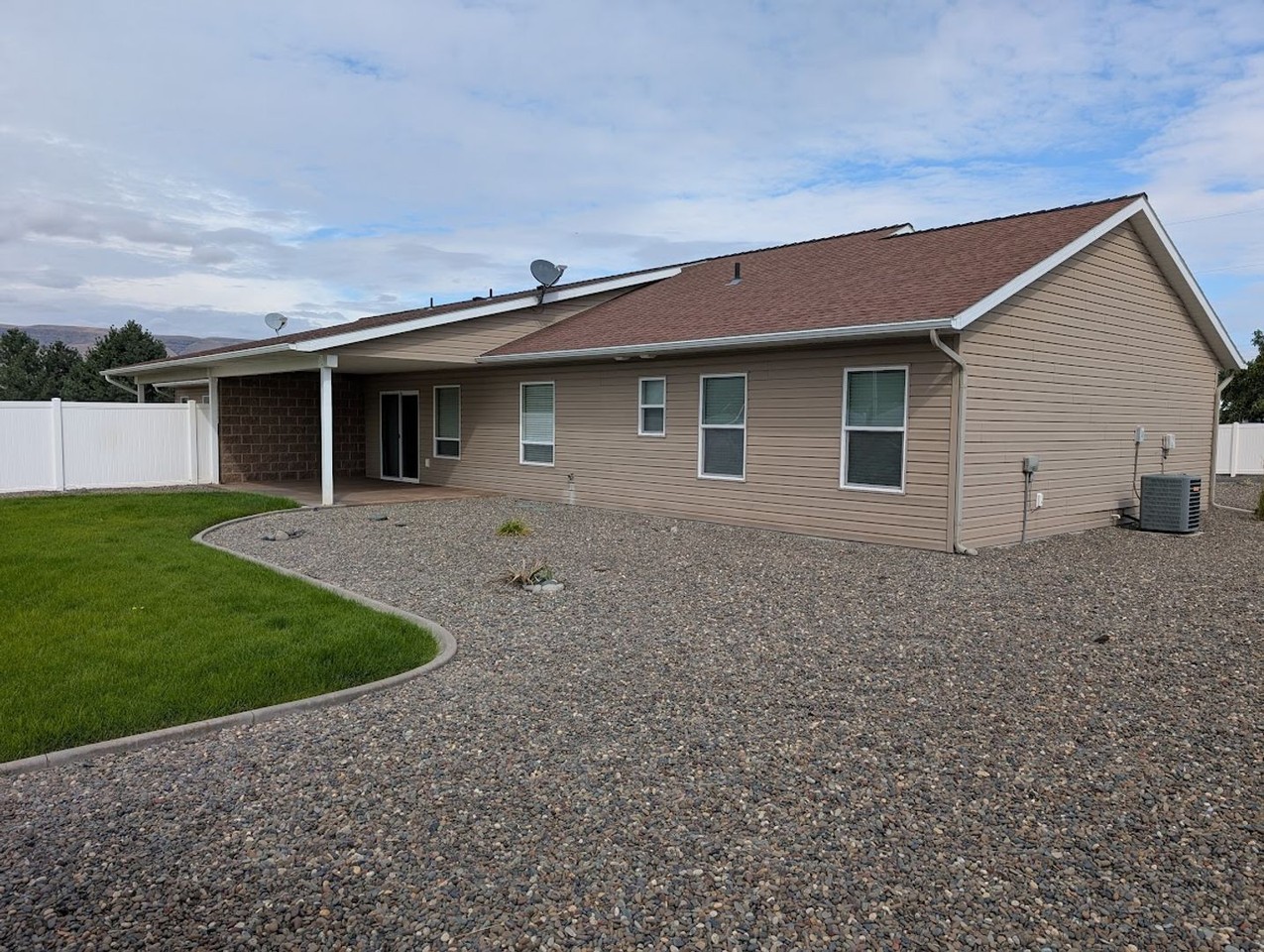 2300 3rd Ave #1 - Photo 4 of 16