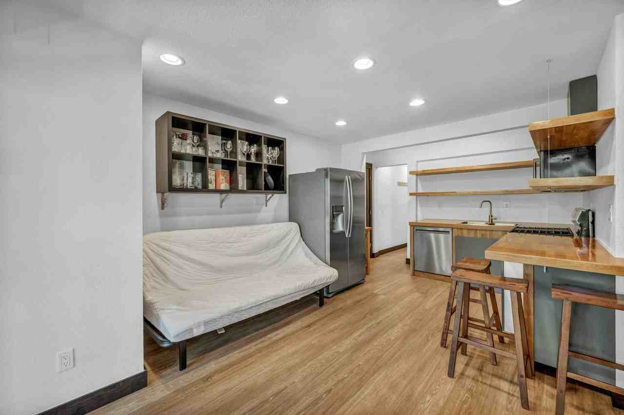 638 N Martin Dr, Unit B - Photo 6 of 15