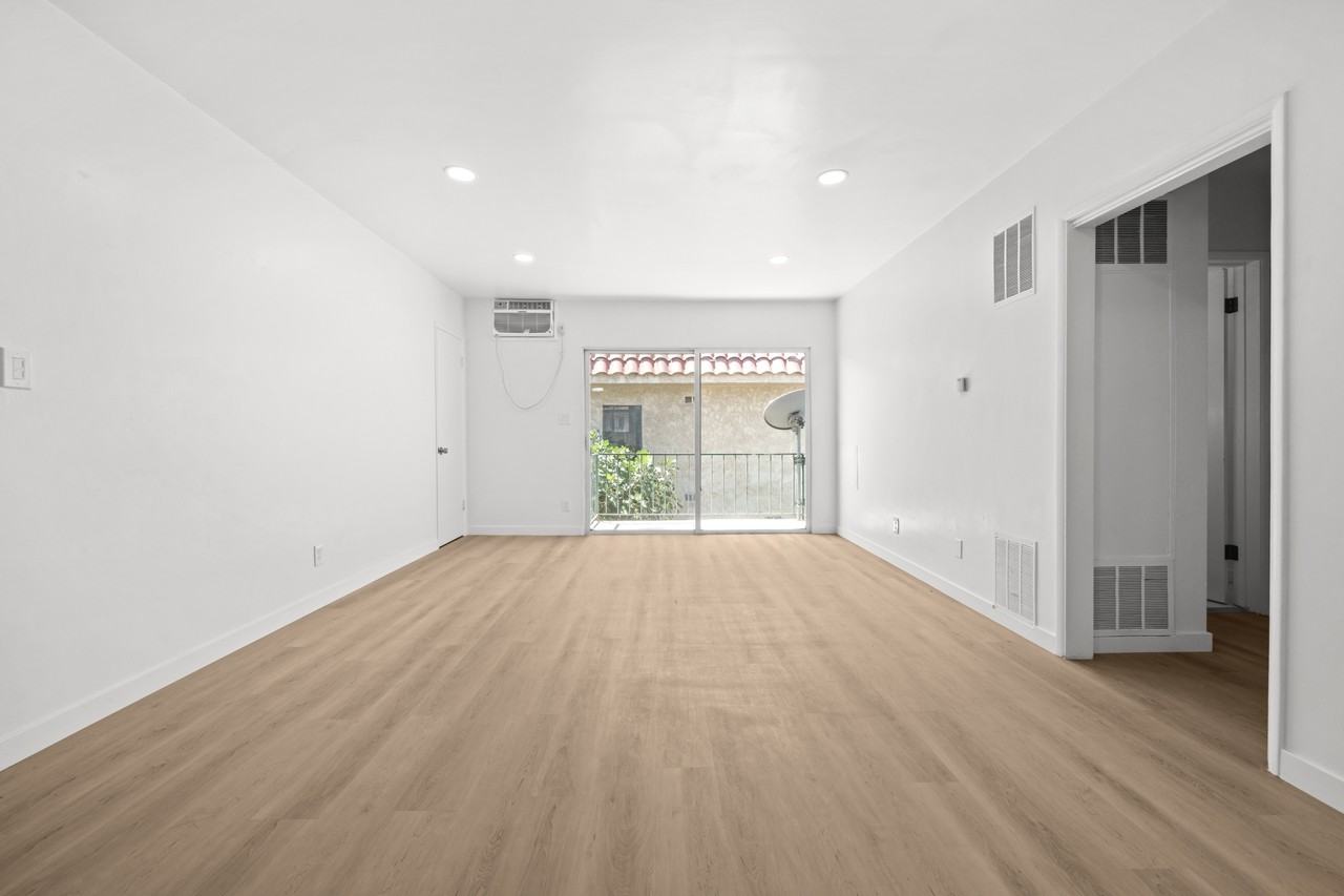 121 SOUTH CHESTER AVE. (689) - Photo 2 of 18