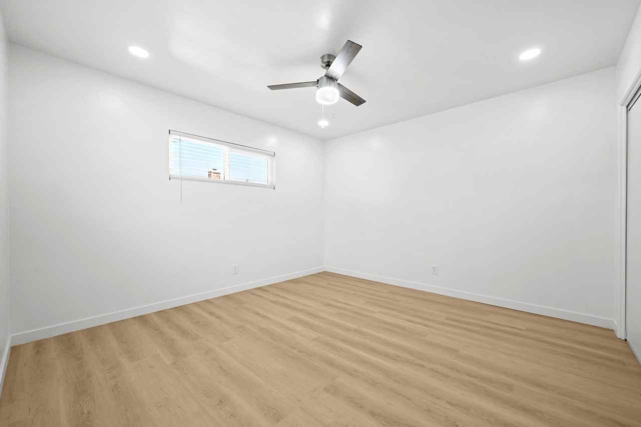 121 SOUTH CHESTER AVE. (689) - Photo 5 of 18