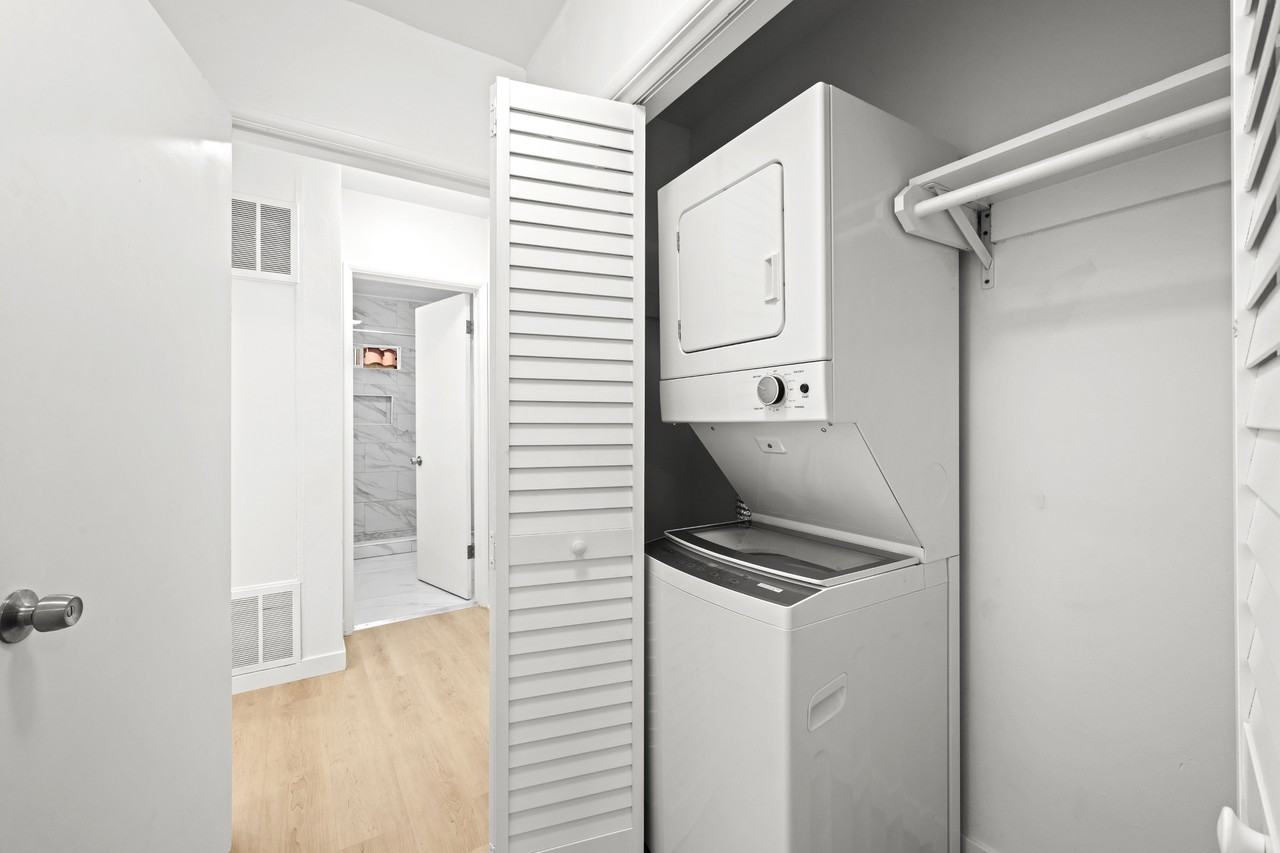 121 SOUTH CHESTER AVE. (689) - Photo 7 of 18