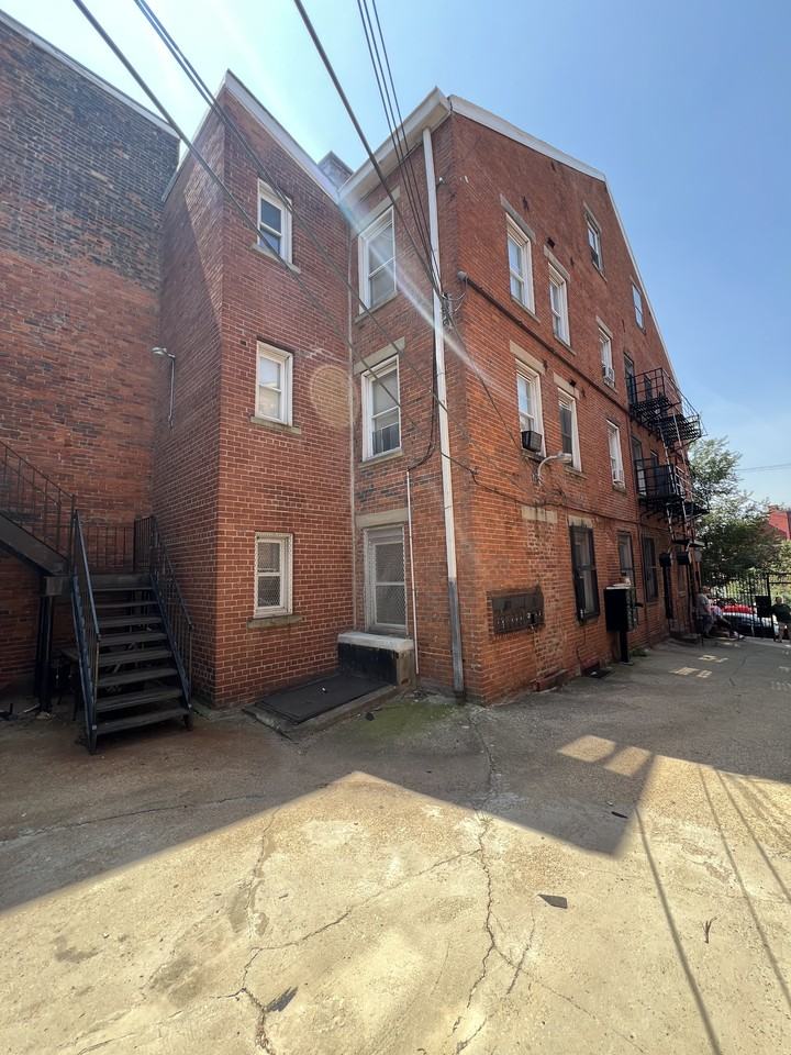 McMicken Ave 54 E - 45202 - Photo 5 of 41