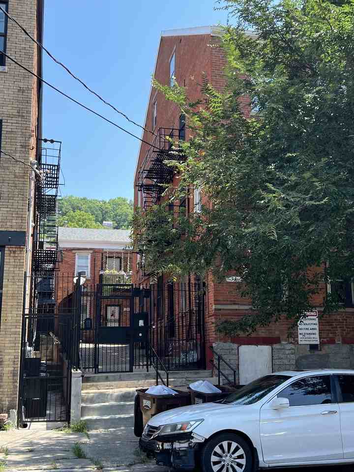 McMicken Ave 54 E - 45202 - Photo 6 of 41