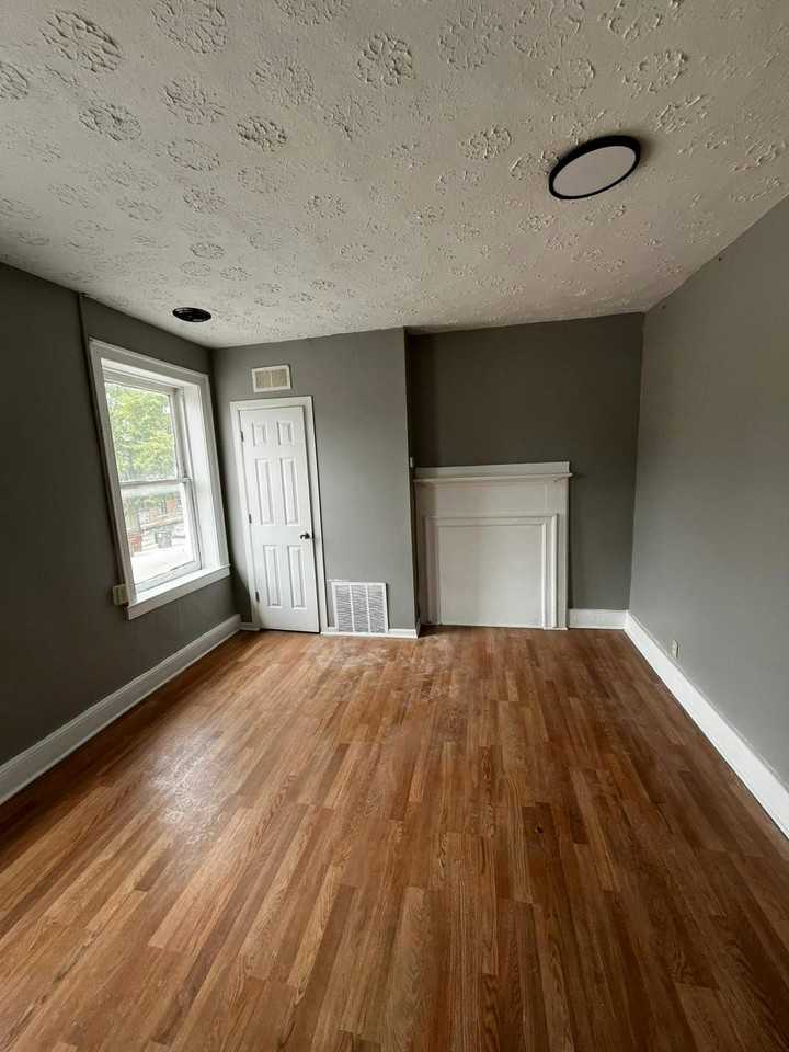 615 North Main Street, Unit 617-1/2 - Photo 2 of 8