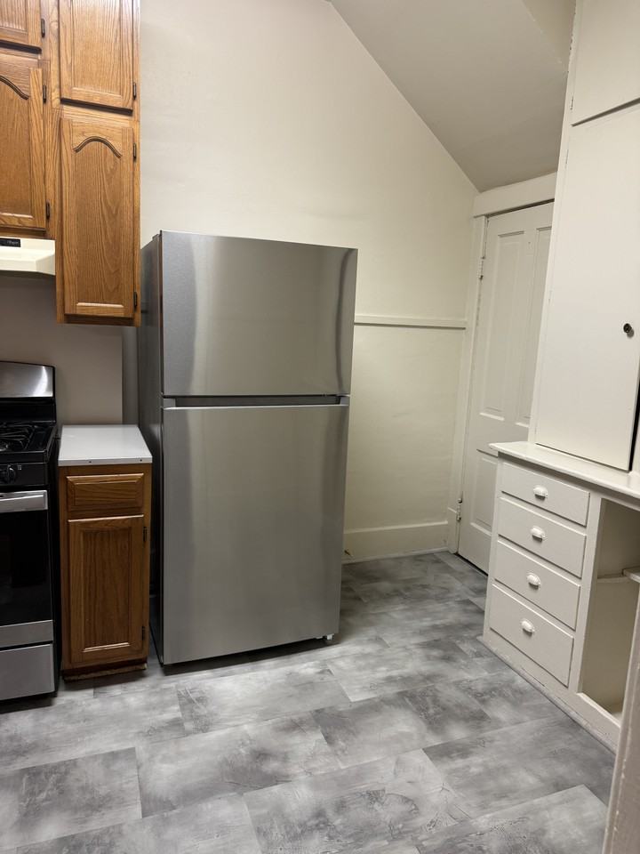 702 N 6th - Photo 2 of 14