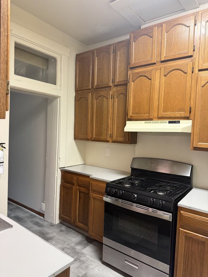 702 N 6th - Photo 3 of 14