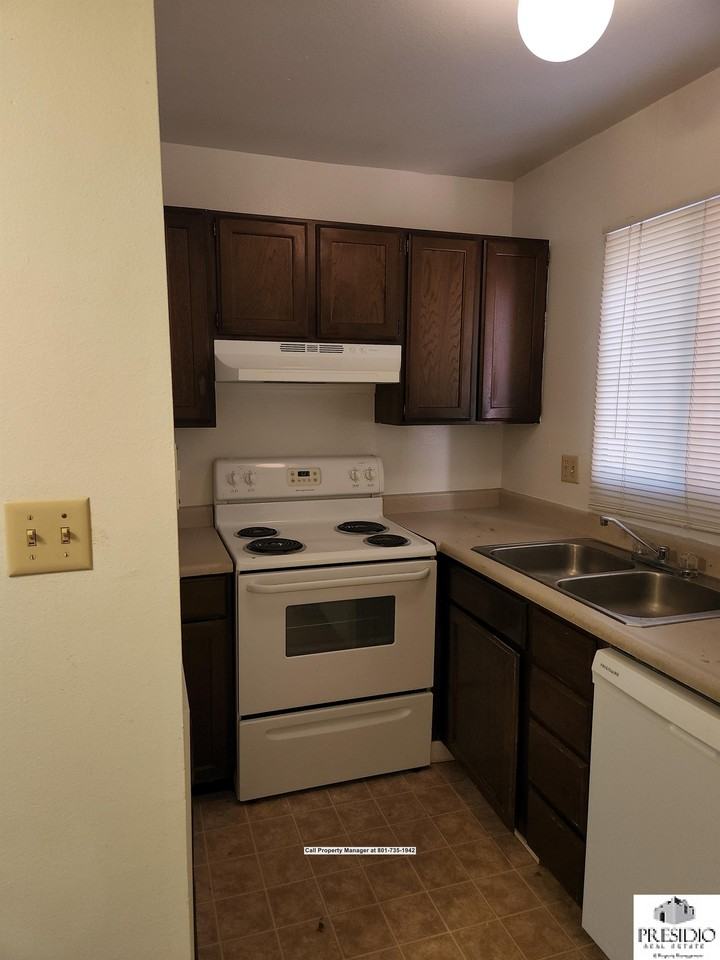 318 N C Street - Photo 5 of 17