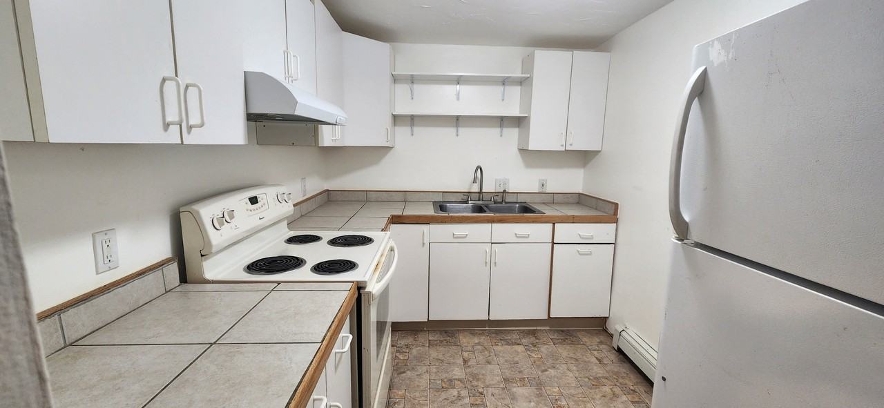 415 South 12th Avenue - Photo 2 of 10