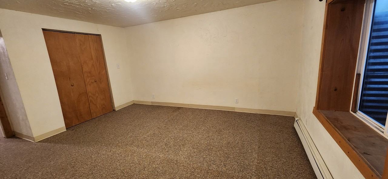 415 South 12th Avenue - Photo 7 of 10