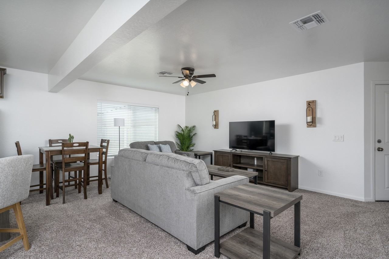 1640 North Cameron Street - Photo 4 of 43