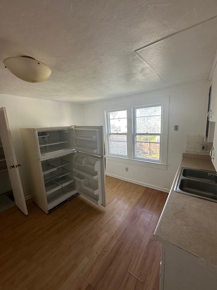 1306 Jenkins Street - Photo 3 of 10