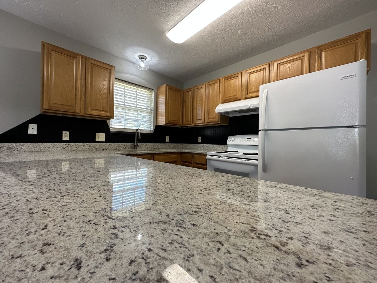 612 East 35th Street - Photo 6 of 42