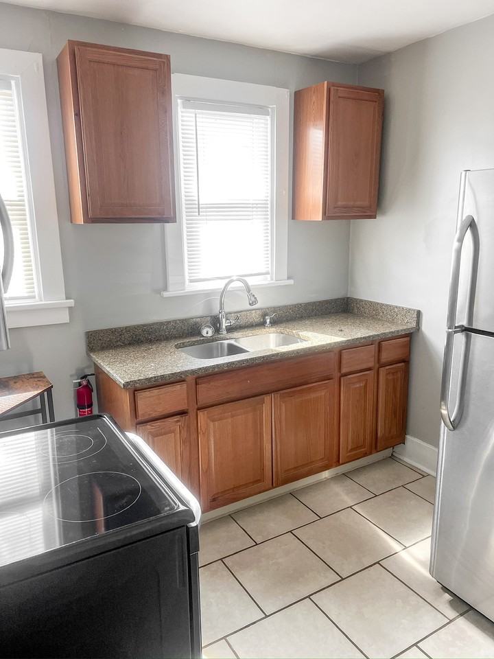 533 Tremont Avenue - Photo 2 of 11