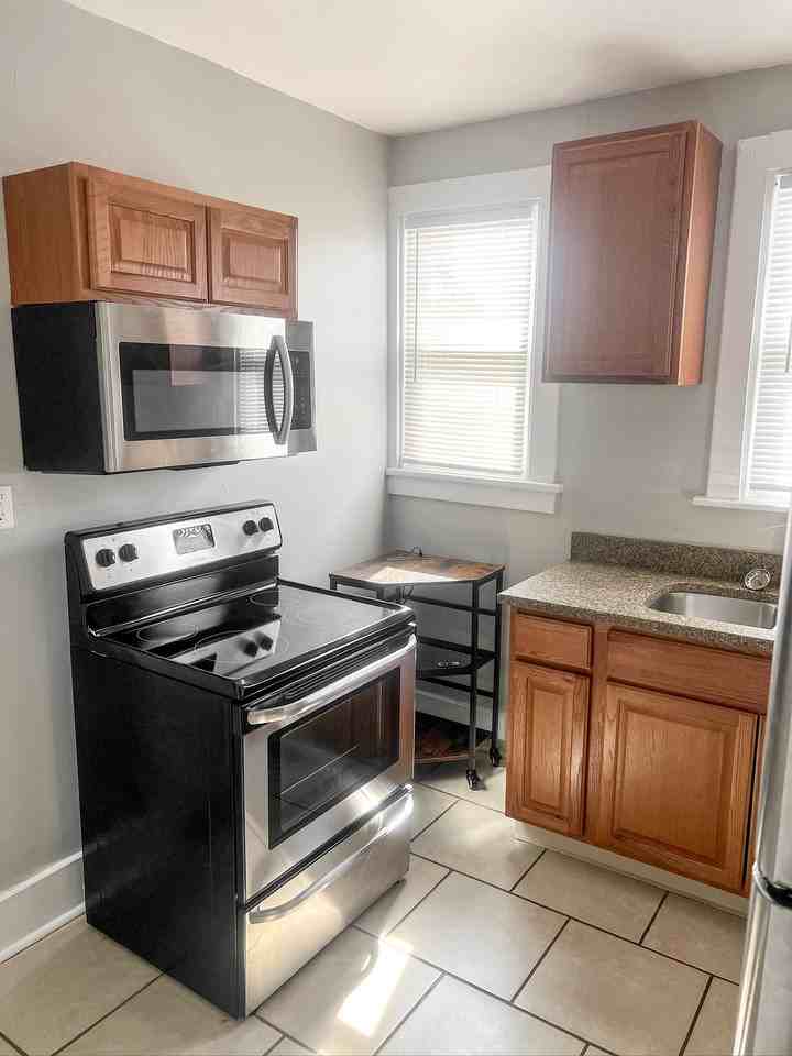 533 Tremont Avenue - Photo 3 of 11