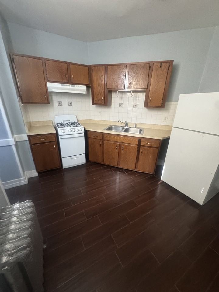 205 Lake Avenue - Photo 3 of 15