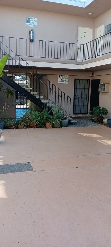 Casa Vanowen - Photo 4 of 4