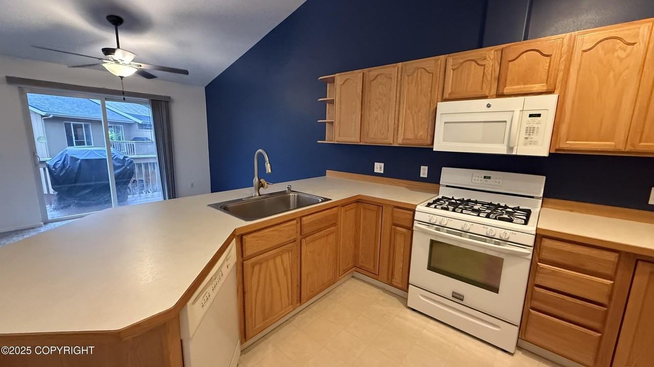 7842 Spruce St #5B - Photo 3 of 22